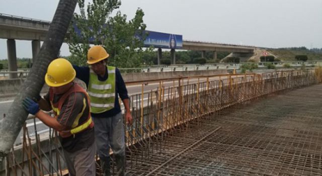 日蘭高速巨荷改擴建二標(biāo)HKO+511現(xiàn)澆箱梁順利完成