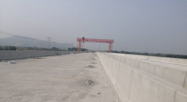 又見(jiàn)“新寧品質(zhì)、新寧速度”----——記興隆莊特大橋護(hù)欄施工