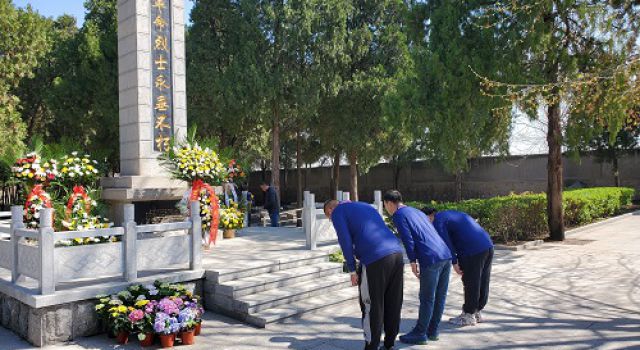 博山區(qū)工業(yè)一路、沿河?xùn)|路項(xiàng)目總監(jiān)辦 組織傳承紅色基因、清明祭英烈活動