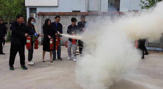 未雨綢繆、增強(qiáng)安全意識----公司組織員工開展安全、消防演練