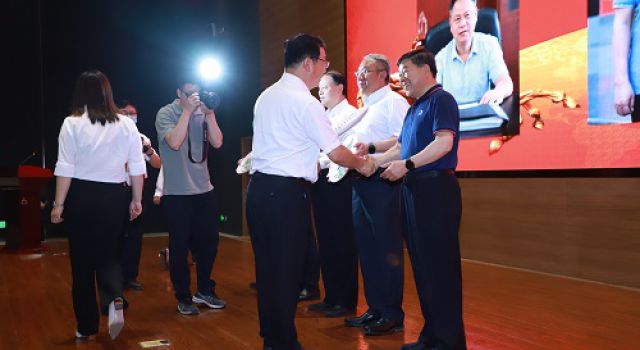 熱烈祝賀公司董事長(zhǎng)及多名員工在全國(guó)交通監(jiān)理文化建設(shè)研討會(huì)上獲表彰！