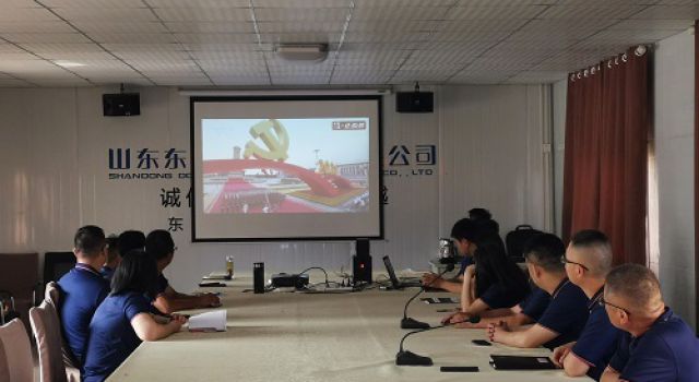 春風(fēng)里 紅旗下，心中有信仰，祝愿祖國更有力量