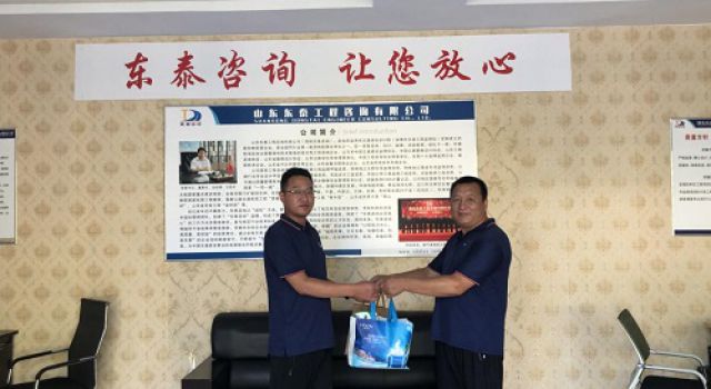 淄川縣鄉(xiāng)道路建設工程總監(jiān)辦開展“送清涼、送關愛”活動