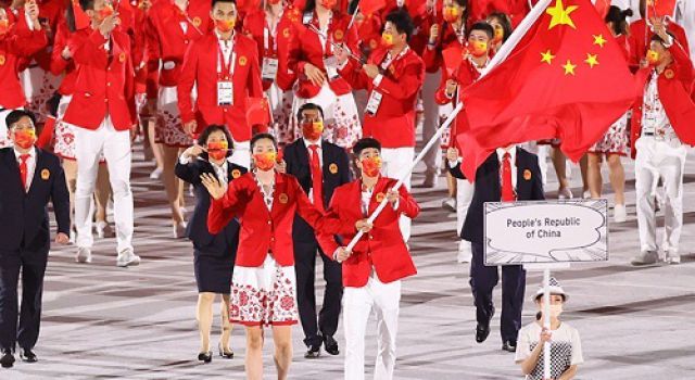 奧運(yùn)健兒賽場(chǎng)奮勇沖金，我輩青年定當(dāng)拼搏努力