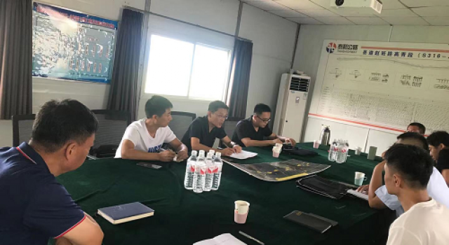 淄博市交通運輸綜合行政執(zhí)法支隊對上海路北延高青段（趙班路）檢查指導