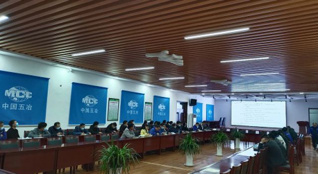 濟(jì)濰高速二駐地辦組織召開路面施工技術(shù)交流會(huì)
