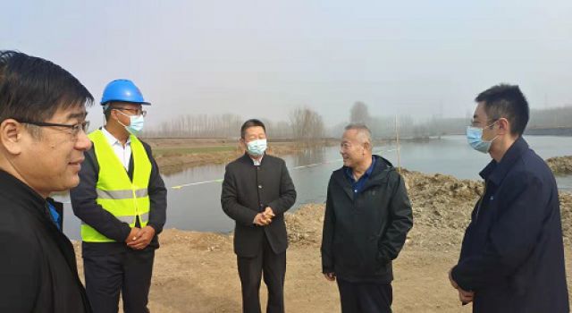 日照市交通運輸局陳局長、公路處卜主任到2021年莒縣農村公路危橋改造工程四標段施工現場及監(jiān)理處試驗室檢查指導