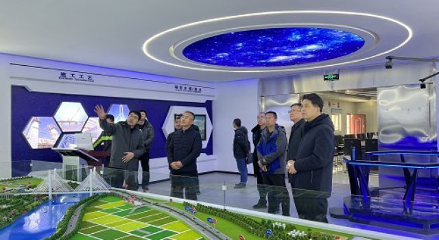 寧夏交通廳黨委委員、總工程師王力軍到中衛(wèi)下河沿黃河公路大橋 項(xiàng)目開(kāi)展質(zhì)量、安全及黃河冬季防凌督察