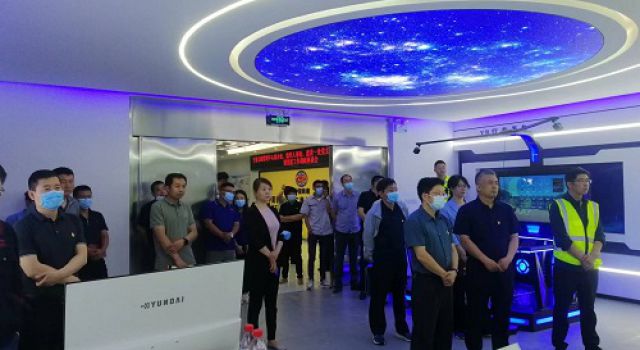 寧夏公路管理中心黨委書記陰雪冰到中衛(wèi)下河沿黃河公路大橋項目調研黨建工作