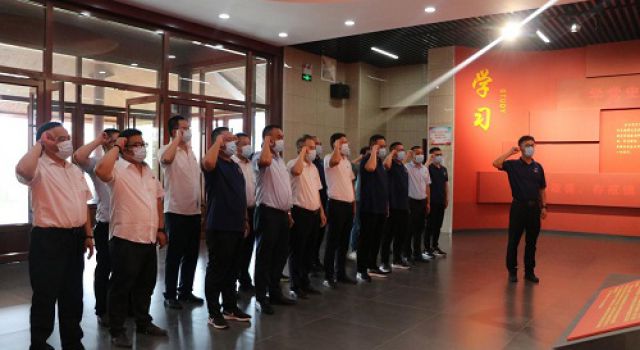 濟濰二駐地開展“奮進百年正芳華 不忘初心砥礪行 助力濟濰平安百年品質工程創(chuàng)建”七一主題黨日活動