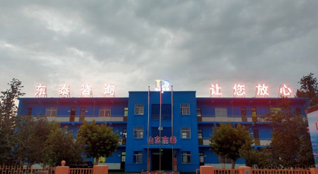 “齊心協(xié)力搞建設(shè)，滿園生機(jī)賽園林”濟(jì)微高速第一駐地辦積極打造園林式辦公環(huán)境