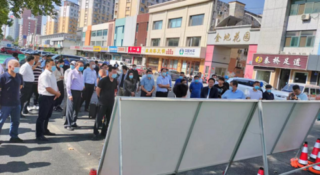 淄川區(qū)人大代表對淄城路雨污分流項目建設(shè)進(jìn)展情況進(jìn)行視察