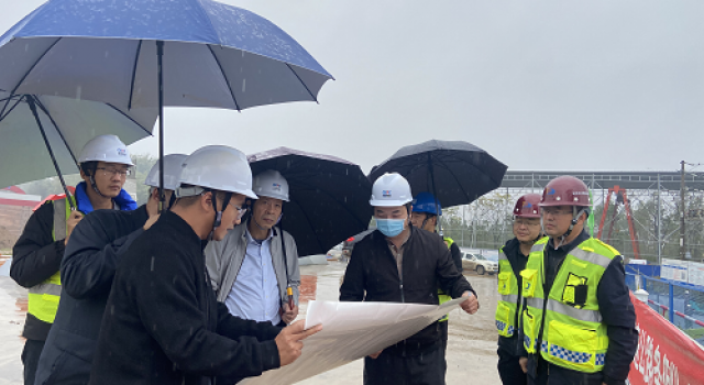 廣西交通廳領(lǐng)導(dǎo)考察欽州北過境線公路項目
