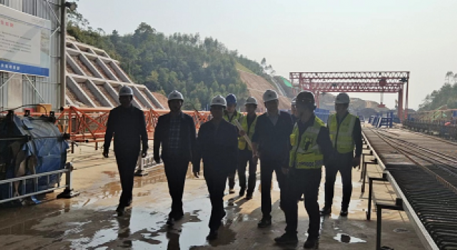 廣西交通廳韋副廳長帶隊對欽州北過境線公路項目復(fù)工復(fù)產(chǎn)安全檢查