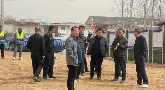 沂南縣城鄉(xiāng)融合發(fā)展工作組交通建設項目專班組織對沂南縣X043葛岸線（沂河大橋-孫祖段）道路提升改造工程進行安全、防汛檢查