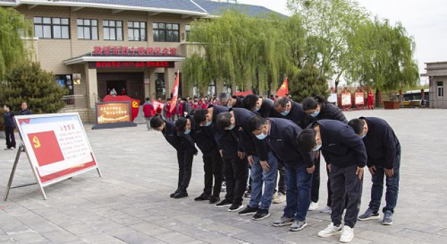 安鶴高速總監(jiān)辦組織開展“緬懷革命先烈，弘揚(yáng)民族精神”活動