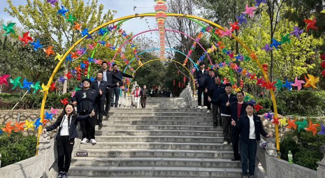 踏青登山，與春同行——安羅高速第二總監(jiān)辦組織清明踏青活動