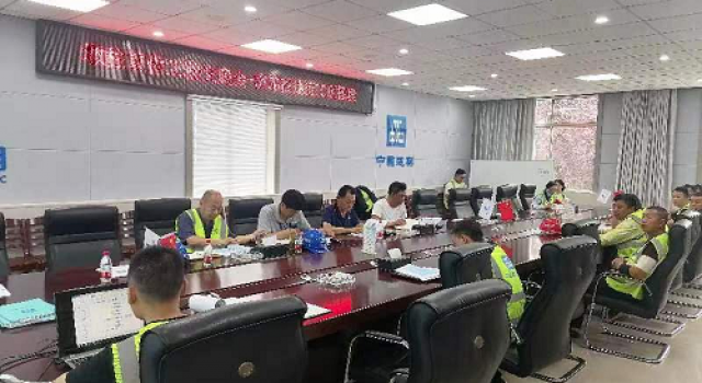 鄒城至濟寧公路工程五工區(qū)標段召開墩柱首件安全技術(shù)交底會