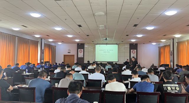 經(jīng)十路東延工程召開路面工程施工控制培訓(xùn)會議