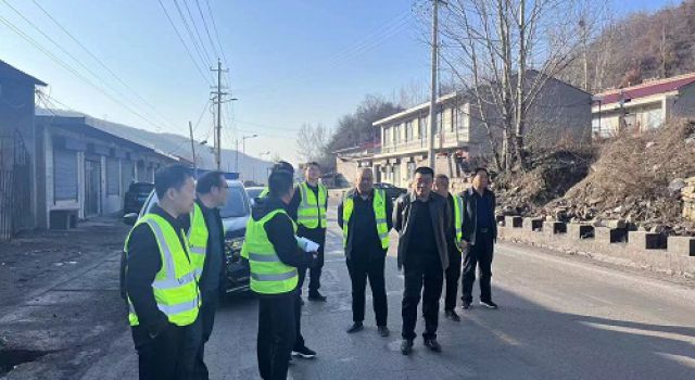 山西省公路局臨汾分局組織對(duì)第一總監(jiān)辦及所管轄的第一、二標(biāo)段進(jìn)行檢查