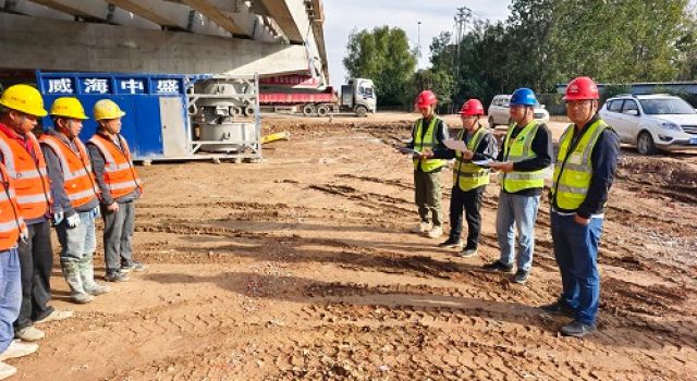 許昌繞城高速公路三駐地辦對(duì)泡沫混凝土施工進(jìn)行安全技術(shù)交底